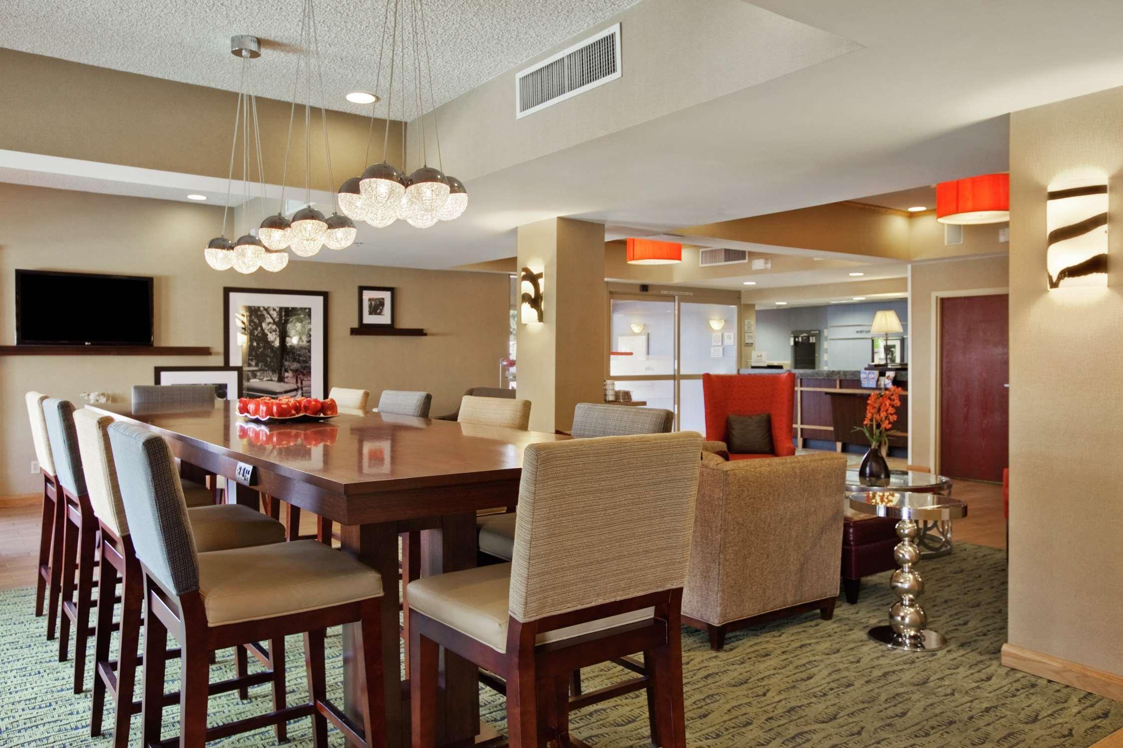 Hampton Midtown Downtown Area Hotel 3*