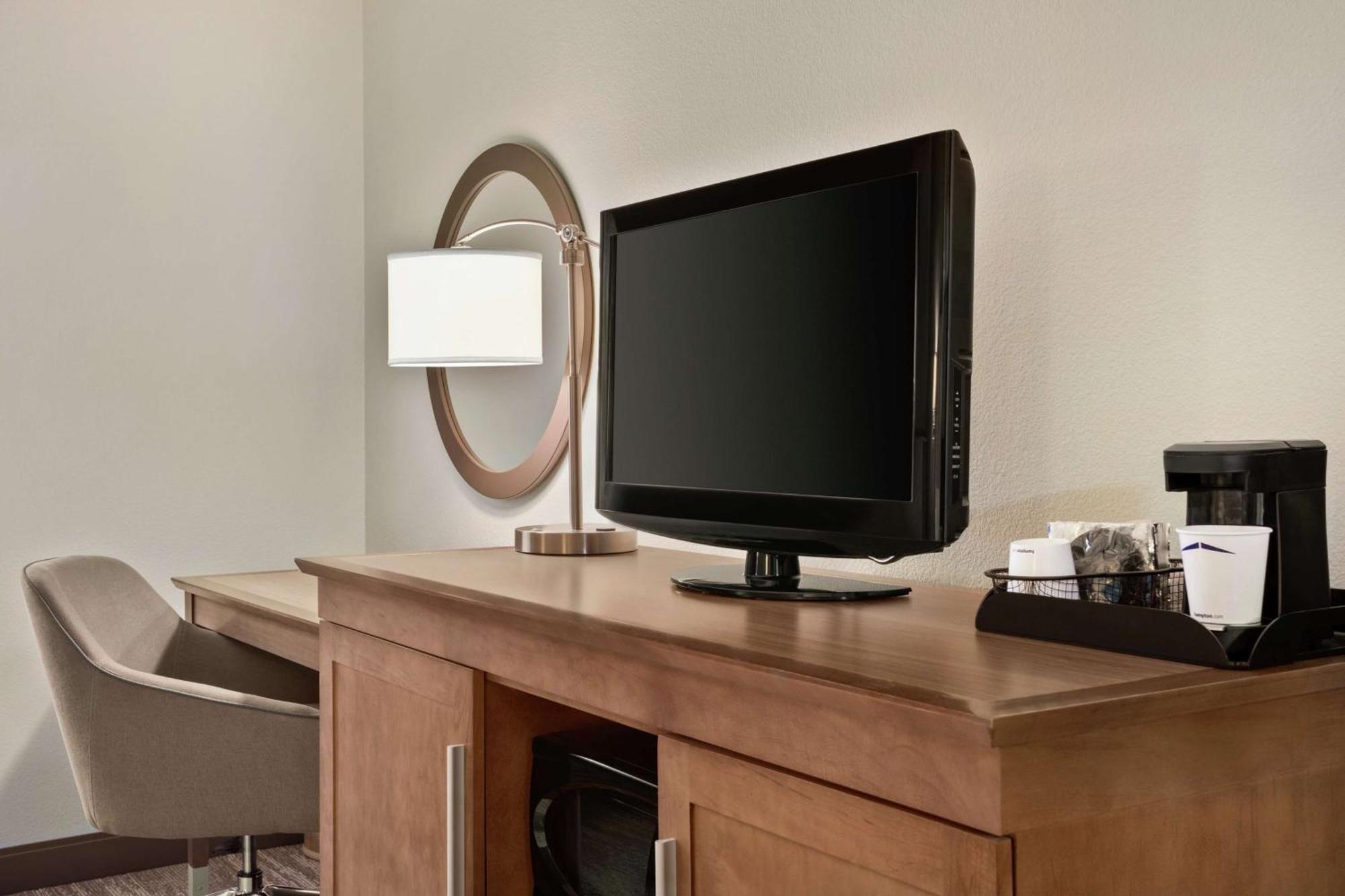 Hampton Midtown Downtown Area Hotel 3*
